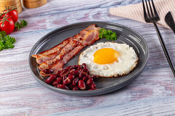 English breakfast with egg, bean and bacon