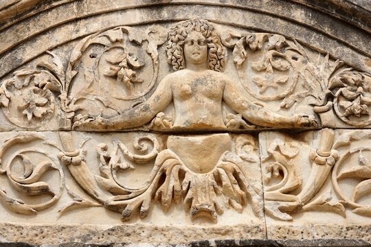 bas relief of a lion in venice