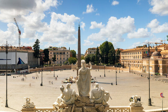 Piazza del popola a Roma. Scatto a lunga esposizione in pieno giorno.
