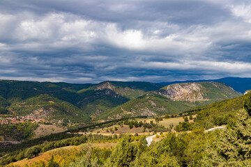 Naklejka premium Colorful mountain landscape with autumn foliage