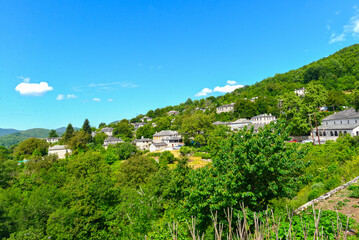 Obraz premium Bergdorf Koukouli in der Region Zagori (Zagorochoria) in Epirus, Griechenland