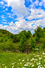 Naklejka premium Wanderweg in Vradeto zum Aussichtspunkt Beloi in der griechischen Region Zagori (Epirus)