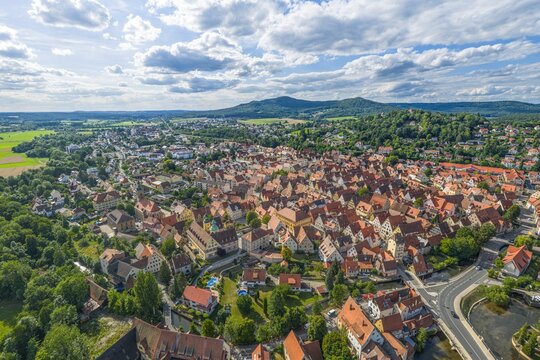 Die Stadt Hersbruck im mittelfr&auml;nksichen Kreis N&uuml;rnberger Land aus der Vogelperspektive