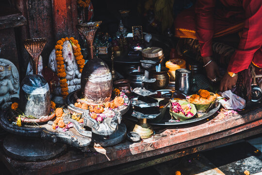 devotee prepared for doing offers at kathmandu street