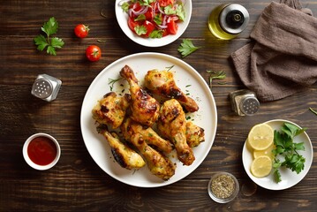 Barbecued roasted chicken drumsticks, top view