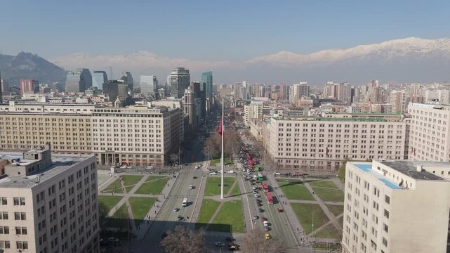 Bandej&oacute;n central Alameda, palacio moneda desde Dron