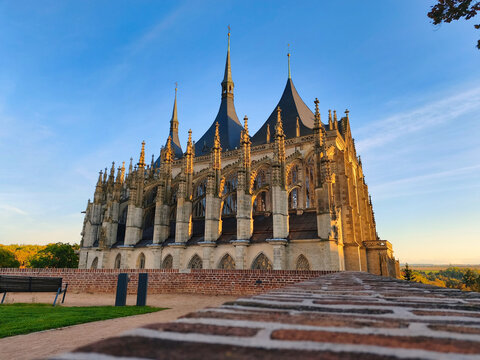 St.-Barbara-Kirche in Kutn&aacute; Hora bei Sonnenuntergang, gotische Kathedrale in Tschechien
