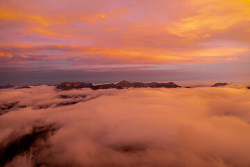 Bergwanderung durch die wunderschöne Bayrischen Alpen vor den Toren von Garmisch-Partenkirchen hinauf zur Zugspitze - Bayern - Deutschland