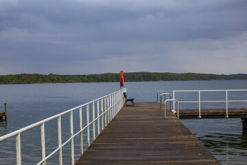 Badesteg bei schlechtem Wetter