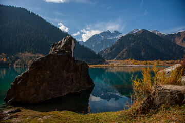 Obraz premium Issyk is a lake in the Issyk Gorge of the Trans-Ili Alatau, approximately 40 km east of Almaty, in the southwest of the Yenbekshikazakh district of the Almaty region of Kazakhstan.