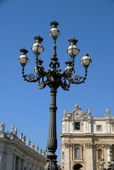 Candélabre monumentaux de la Place Saint-Pierre de Rome, Italie