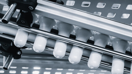 Machine for producing plastic beverage bottles using extrusion method from plastic preformed PET capsules