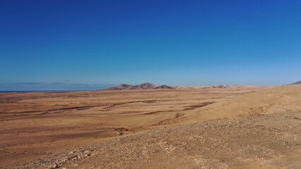 ancient structures where people lied in the deserts