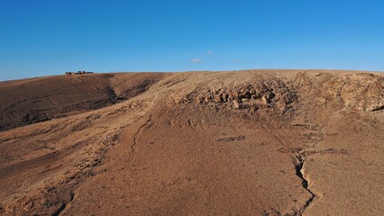 ancient structures where people lied in the deserts