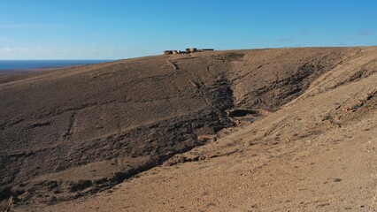 ancient structures where people lied in the deserts