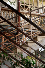Obraz premium Traditional wooden balconies with carved railings in the historic district of Tbilisi, Georgia. Warm sunlight highlights the charm and cozy atmosphere of the old town.