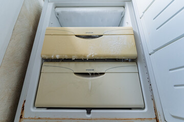 Exploring the Interior of a Vintage TopLoading Washer A Deeper Insight into Appliance Design, Functionality, and its Historical Significance in Modern Laundry Practices and Domestic Life