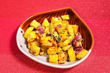 さつまいもの揚げ焼き　黒ごまシロップ漬け