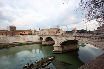 Fototapeta premium Sunset Skyline of Rome with Historic Domes