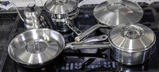 Stainless steel cookware set for induction stove