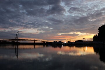 제주 서귀포 새연교 일몰이 지고 있다. 고요하고 한적하고 감성적이다.