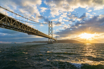 日本の都市風景　兵庫県神戸市　夕暮れの明石海峡大橋