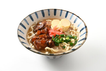 沖縄そば（軟骨ソーキ）