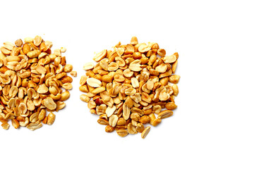 Roasted peanuts for snacking, or used as toppings for various dishes.