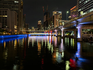 Fototapeta premium 水都を彩る夜のリフレクション