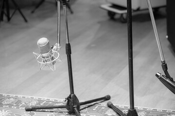 MICR&Oacute;FONO DE ESTUDIO