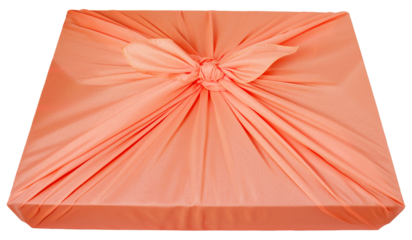 밝은 핑크색 비단 보자기로 포장된 선물