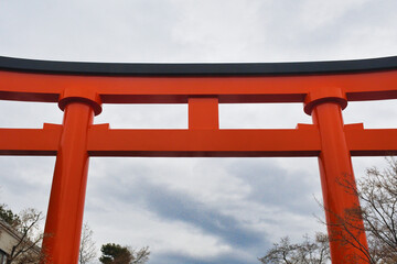 京都 伏見稲荷大社　美しい朱色の鳥居 コピースペースあり（日本京都府京都市）Kyoto Fushimi Inari Taisha Shrine, beautiful vermilion torii gates with copy space (Kyoto City, Kyoto Prefecture, Japan)	
