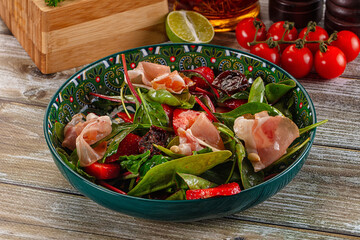 Salad with jamon, strawberry and arugula