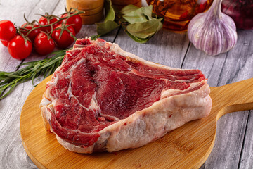 Raw beef thicl edge cut