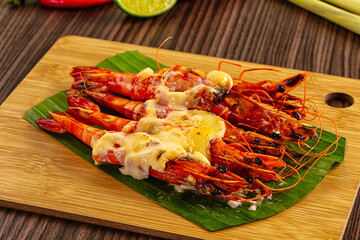 Baked tiger prawns with cheese