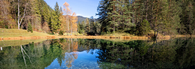 spiegelung im see - herbst