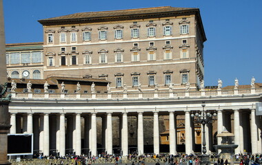 Appartements et bureaux du Pape au dessus des Colonnades de la Place Saint-Pierre de Rome, Italie