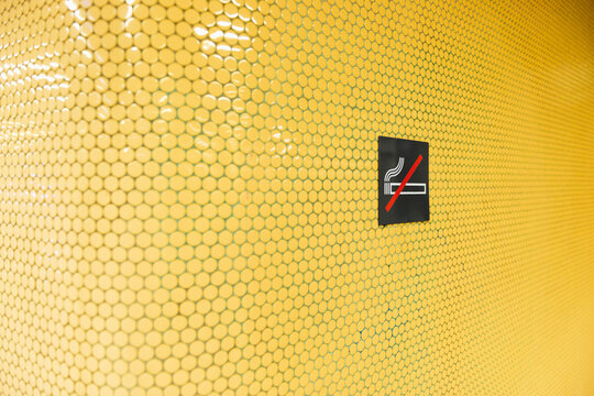 'No smoking' on yellow tiles
