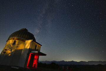 天文台と満天の星空