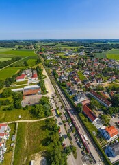 Fototapeta premium Ausblick auf Altomünster im Donau-Isar-Hügelland im westlichen Oberbayern