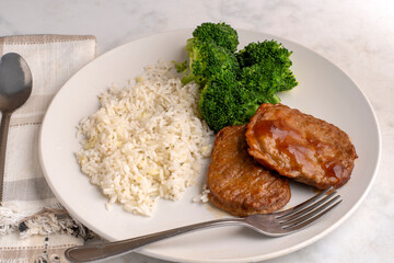 salisbury steak  with  broccoli and rice