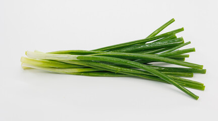 Fototapeta premium A bright bundle of green onions laid on a clean white background. Perfect for cooking, garnishes, salads, or healthy meal ideas and recipe visuals.