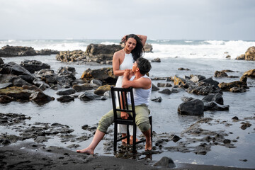 pareja dia a dia enamorados jovenes