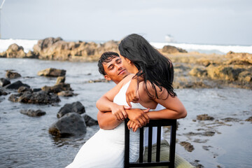 pareja dia a dia enamorados jovenes