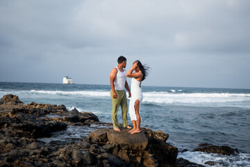 pareja dia a dia enamorados jovenes