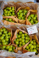 Obst und Gemüse auf türkischem Bazar, Draufsicht