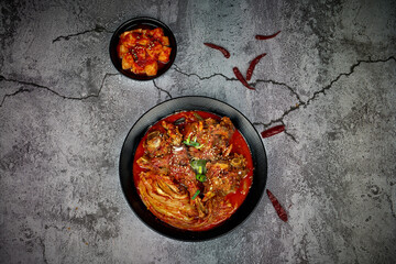 김치 돼지등벼찜을 촬영한 모습입니다.