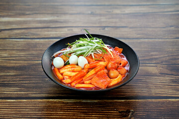 매운 국물 떡볶이를 촬영한 모습입니다.