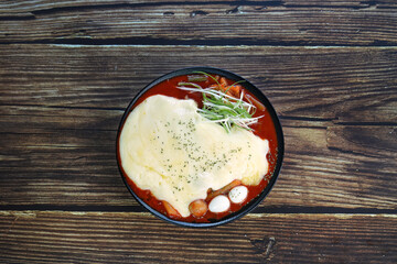 치즈 폭탄 떡볶이를 촬영한 모습입니다.