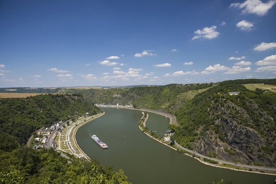Panorama from Loreleyblick Maria Ruh on the Rhine with the Rhine bend, Loreley harbour, Loreley rock on the right, World Heritage Site Upper Middle Rhine Valley, St. Goarshausen, Rhineland-Palatinate, Germany